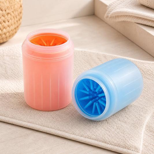 Vaso limpiador de patas portatil para perro - imagen de estudio 2